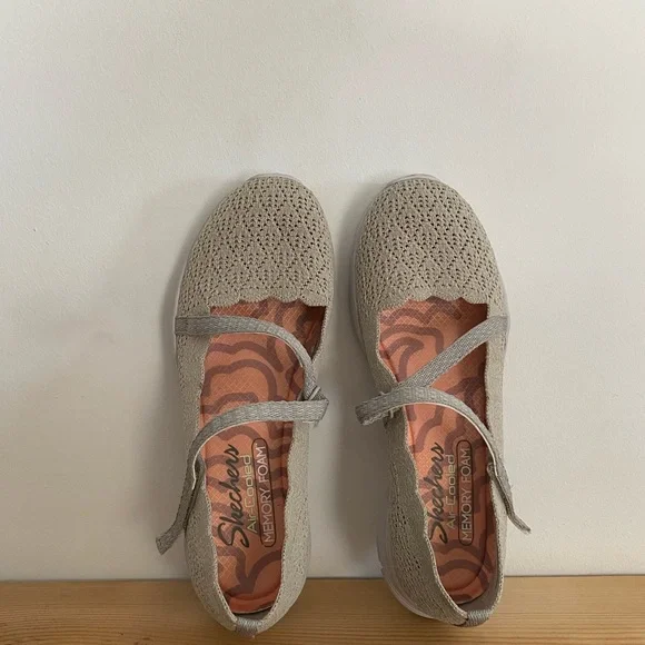 nwot SKECHERS Seager-Strike Out-Scalloped Knit Mary Jane Flat Sneaker - Picture 3 of 8